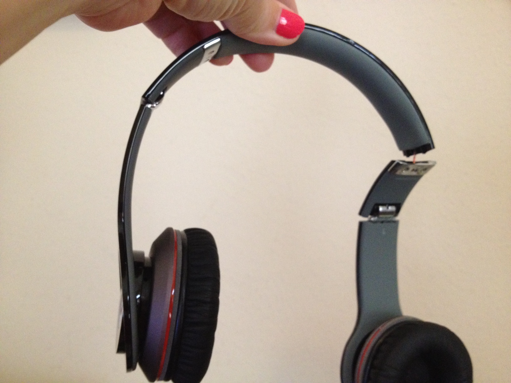Beats by Dre Headphone Repair - iPhone 